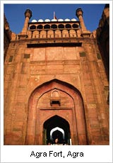 Itmad-Ud-Daulah's Tomb in Agra, Monuments at Itmad-Ud-Daulah's Tomb, Itmad-Ud-Daulah's Tomb