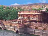 Hotel Balsamand Lake Palace Jodhpur